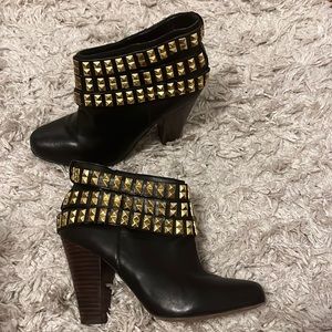 Betsey Johnson ankle booties size 9.5